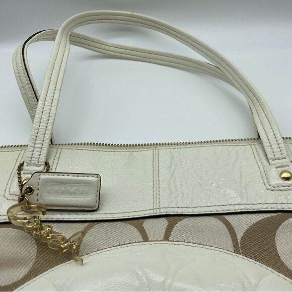 Coach Laura F 18835 Fabric Signature C Patent Leather Trim Large Tote - Picture 3 of 6